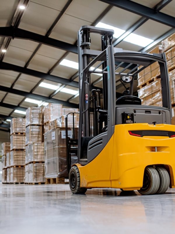 Back,View,Of,Forklift,In,Warehouse,In,The,Middle,Of